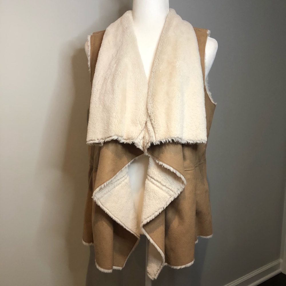 Suede vest w/faux fur lining, really soft & comfy